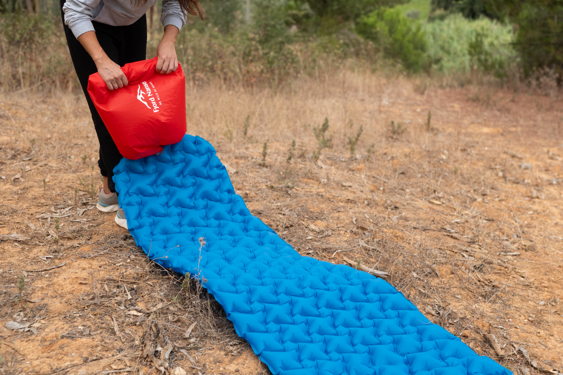 Materacyk trekkingowy: minimalne rozmiary i bardzo szybkie pompowanie. Może to jest właśnie