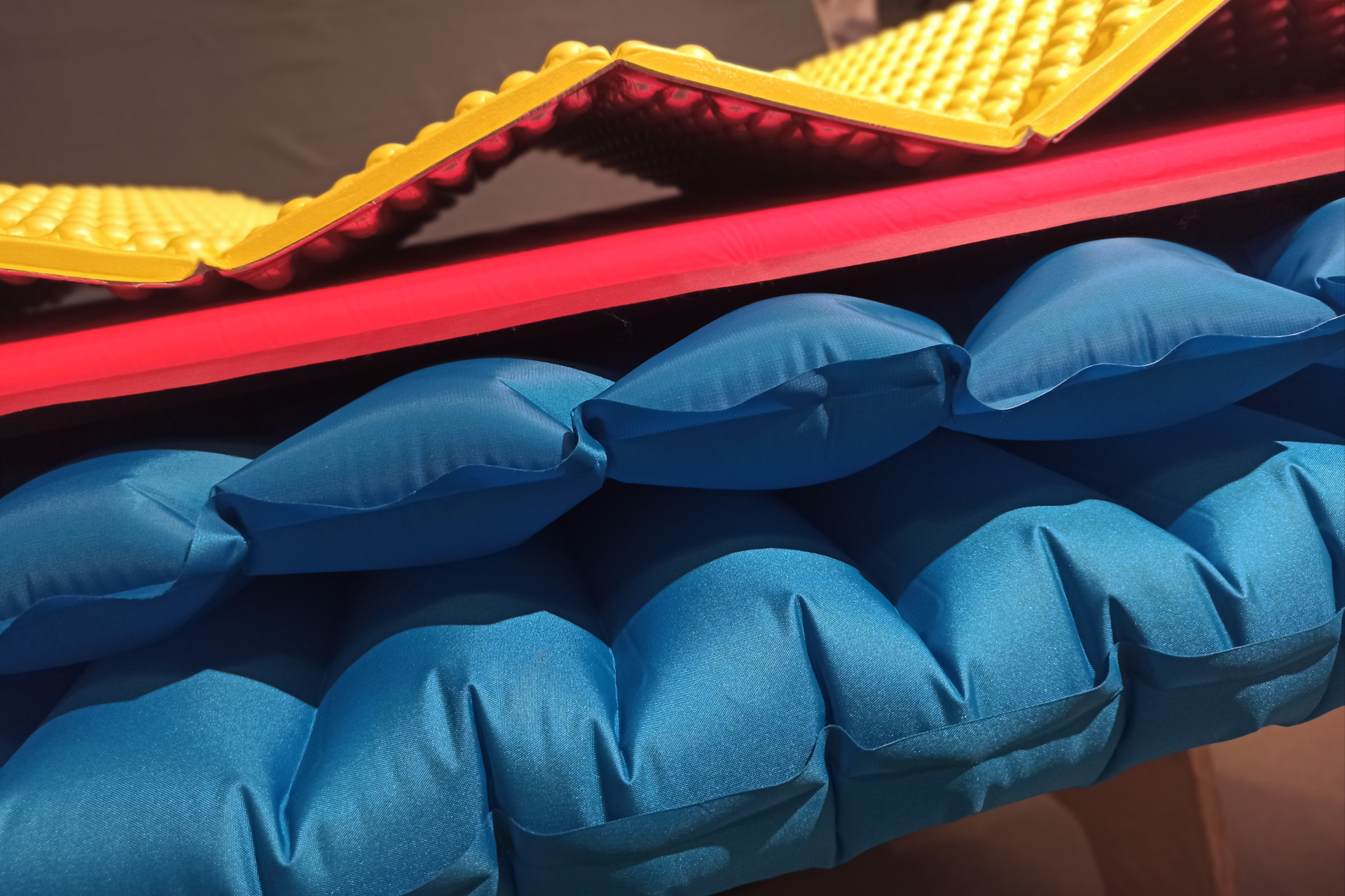 Różne grubości, różne powierzchnie, różne wypełnienie. A na to kładziemy siebie - z różnymi potrzebami, różną budową ciała i upodobaniami…